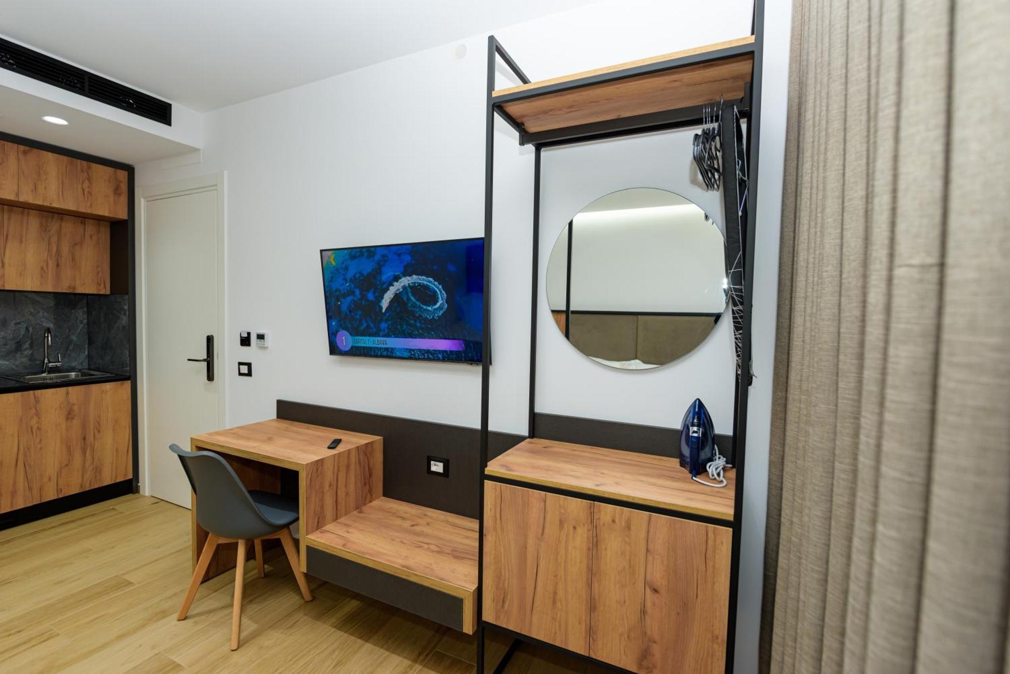 Kevin'S Aparthotel Влёра Экстерьер фото