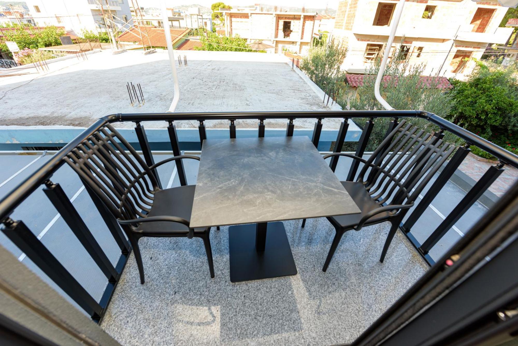 Kevin'S Aparthotel Влёра Экстерьер фото