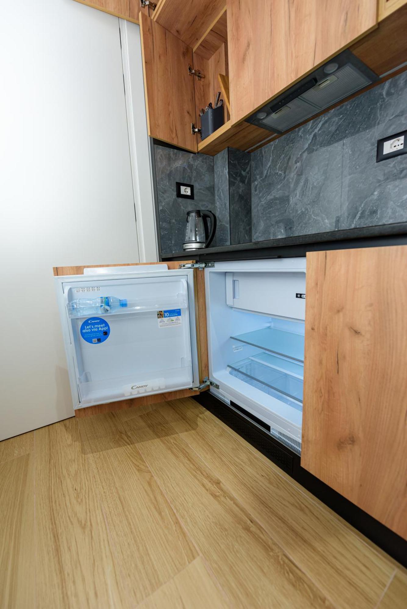 Kevin'S Aparthotel Влёра Экстерьер фото