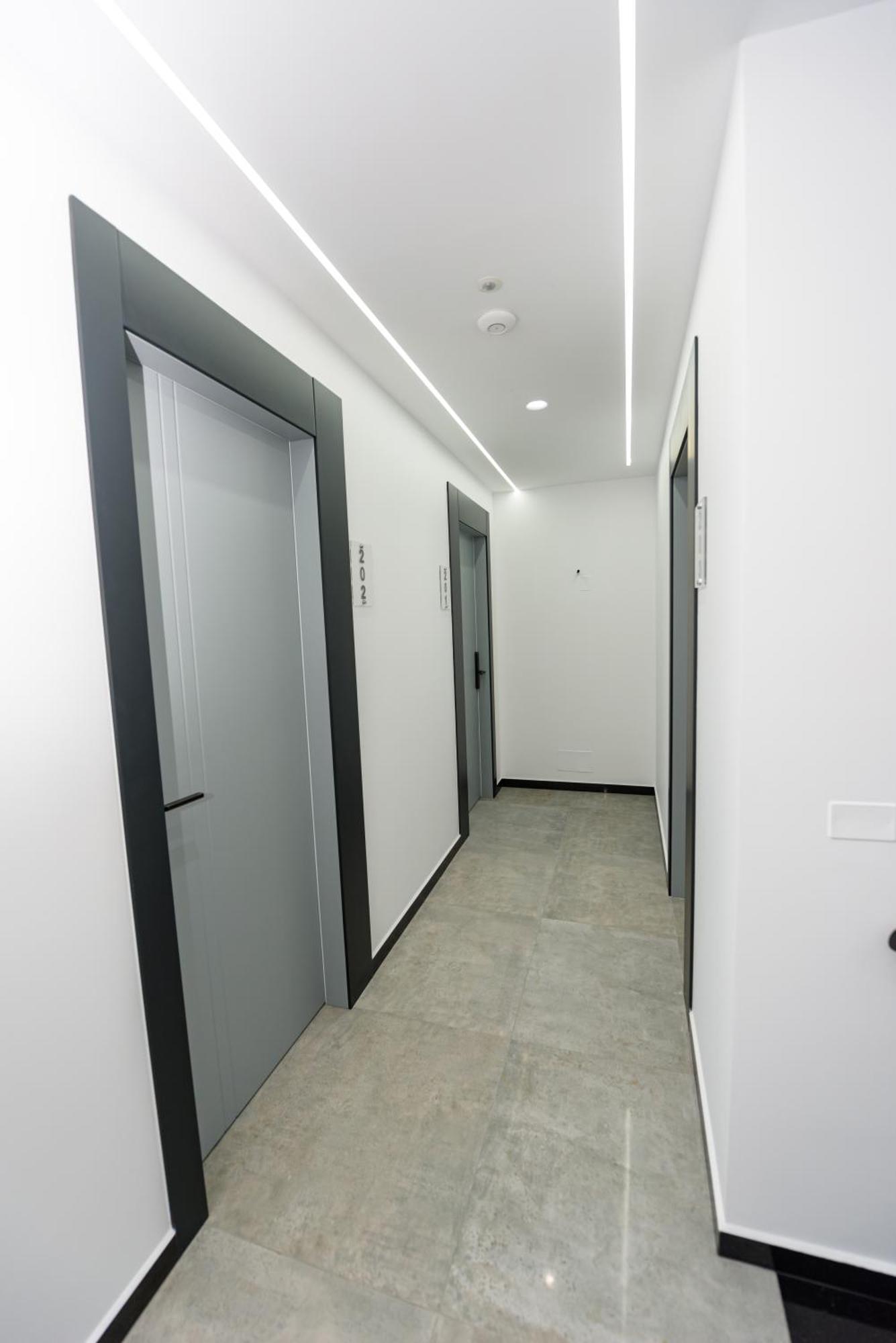 Kevin'S Aparthotel Влёра Экстерьер фото